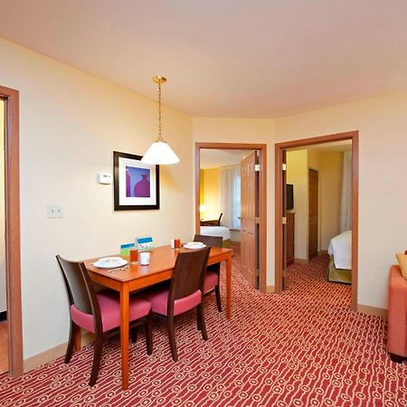 Towneplace Suites By Marriott Bloomington Exterior foto